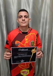 Ele entrou se sentindo perdido. Saiu com clareza no olhar.