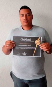 É mais do que aprender a cortar — é reaprender a se enxergar com valor.